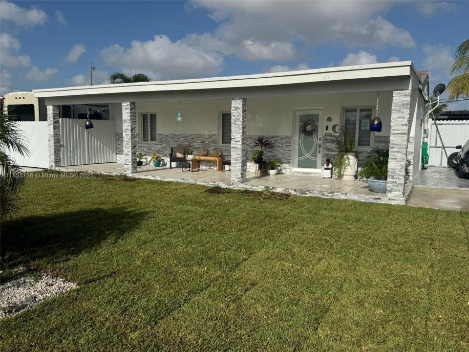 3480 E 9th Ct 3480, Hialeah, フロリダ 33013, アメリカ合衆国