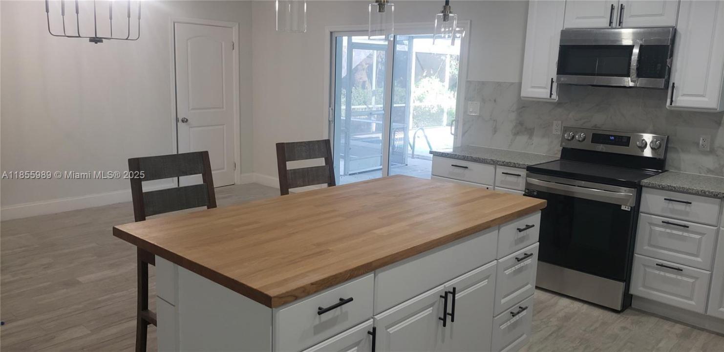 2431 Welch, Fort Myers, Florida 33901, USA