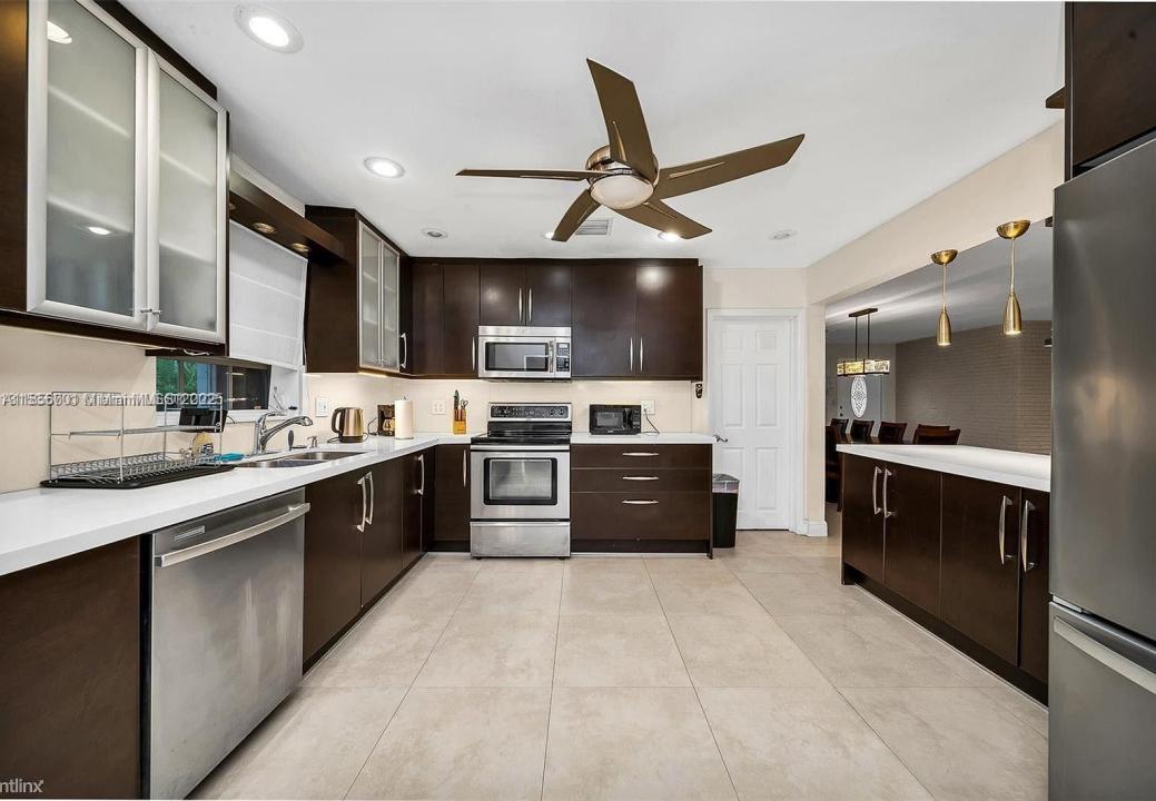 2340 NE 192nd St, Miami, Florida 33180, Estados Unidos
