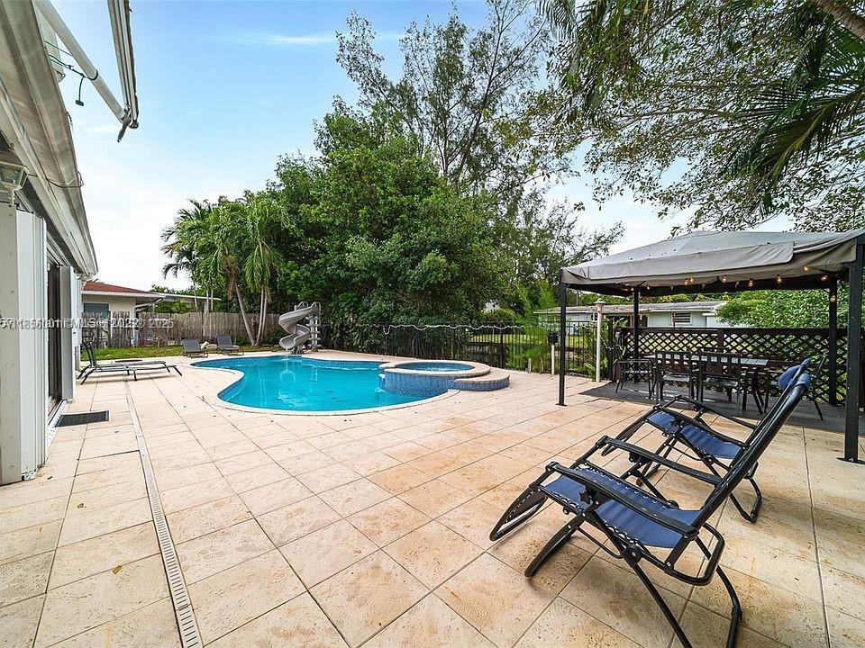 2340 NE 192nd St, Miami, Florida 33180, Estados Unidos