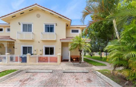 7423 NW 182nd St, Hialeah, Florida 33015, USA