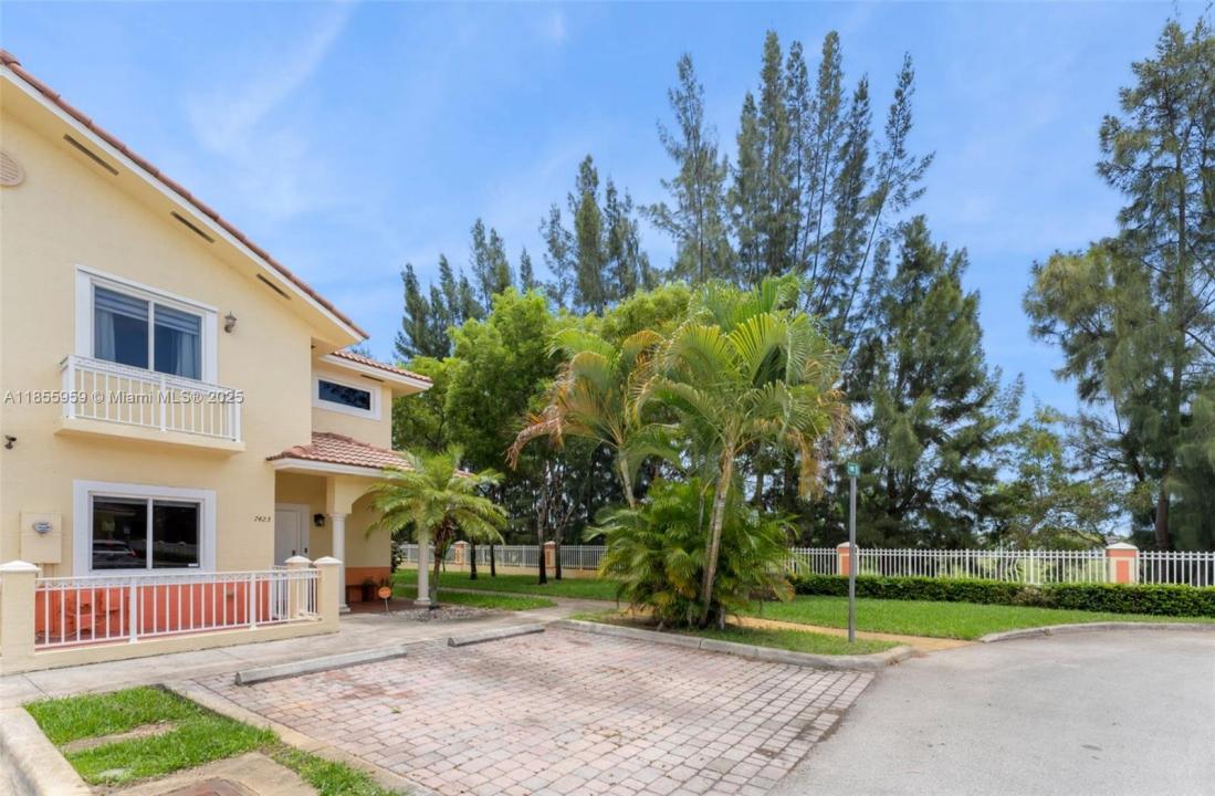 7423 NW 182nd St, Hialeah, פלורידה 33015, ארצות הברית של אמריקה