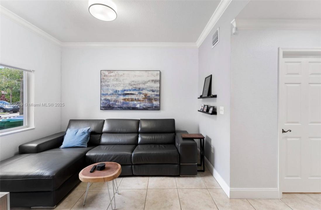 7423 NW 182nd St, Hialeah, פלורידה 33015, ארצות הברית של אמריקה