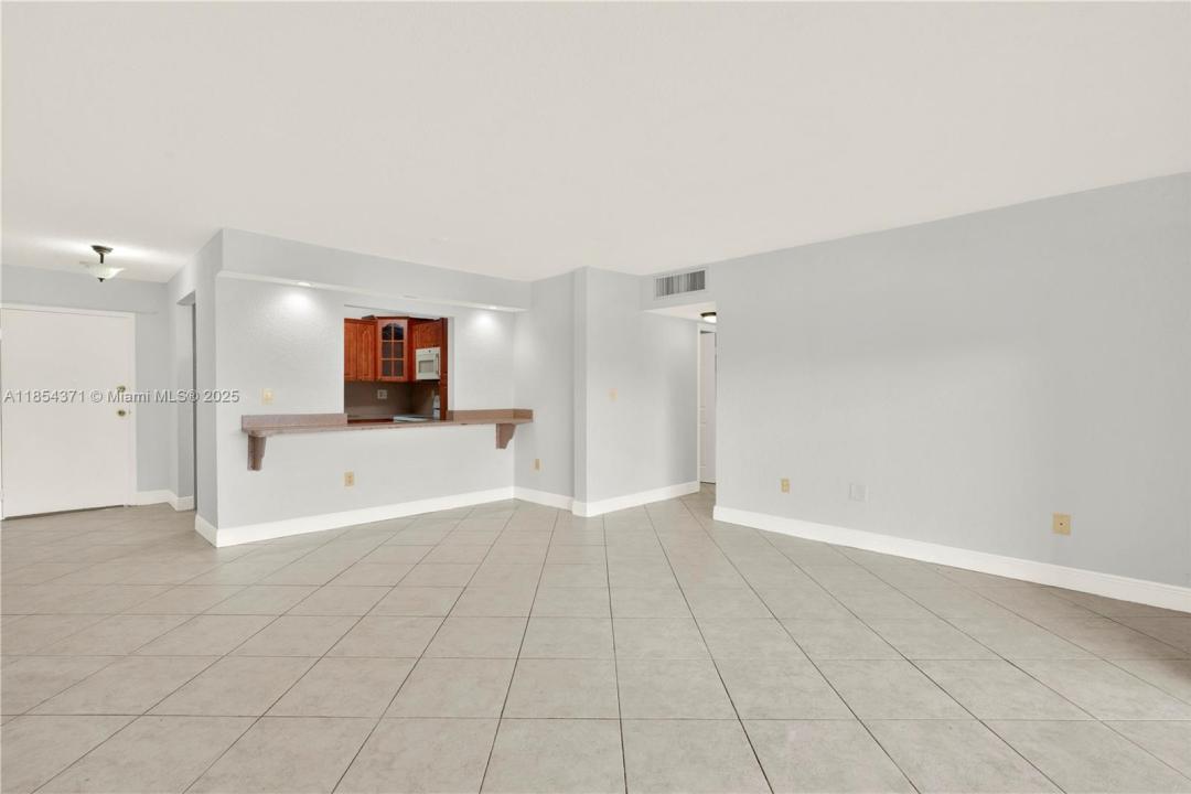 1335 W 68th St 207, Hialeah, Florida 33014