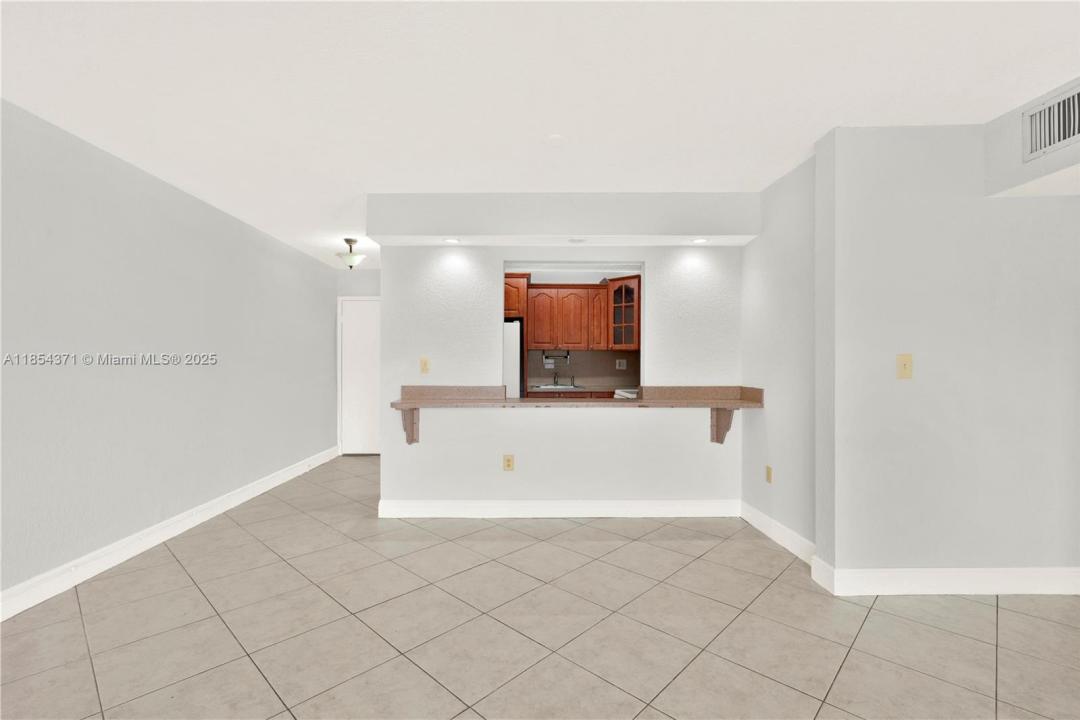 1335 W 68th St 207, Hialeah, Florida 33014