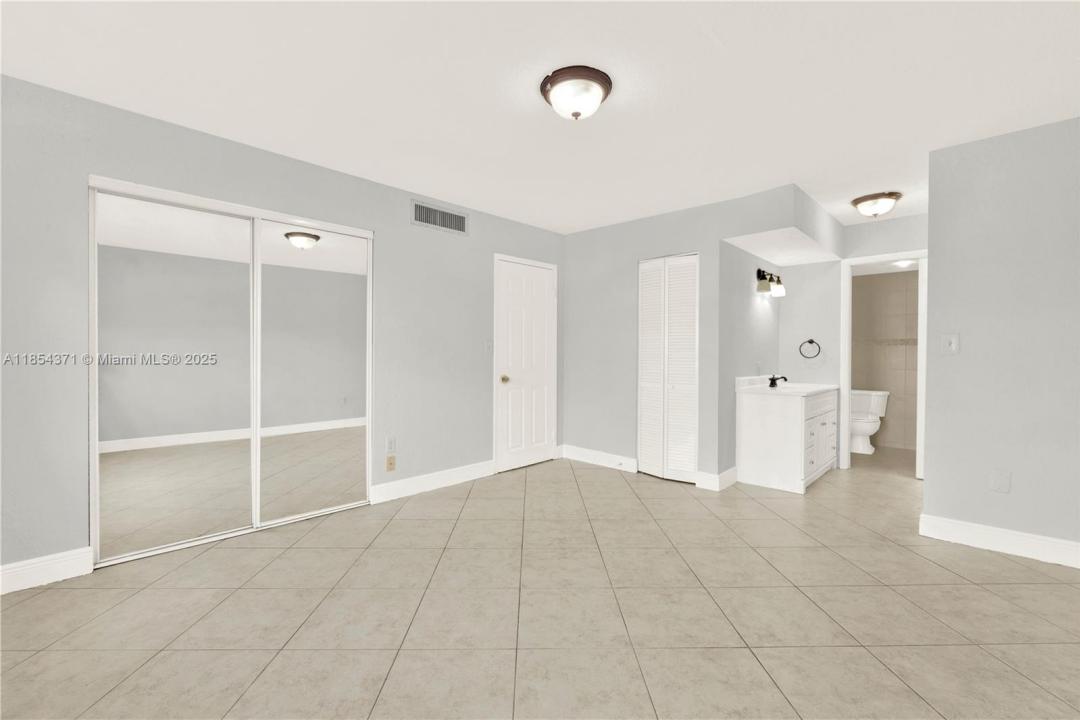 1335 W 68th St 207, Hialeah, Florida 33014