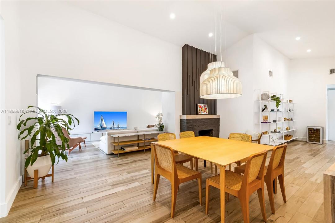 7630 NE 8th Ave, Miami, フロリダ 33138, アメリカ合衆国