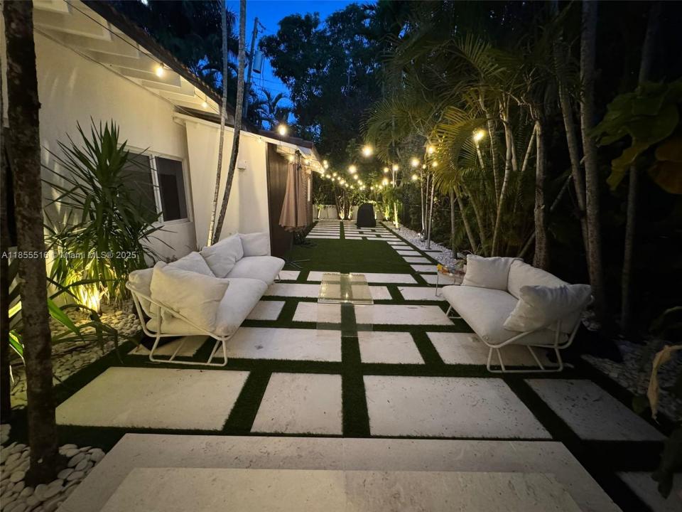 7630 NE 8th Ave, Miami, フロリダ 33138, アメリカ合衆国