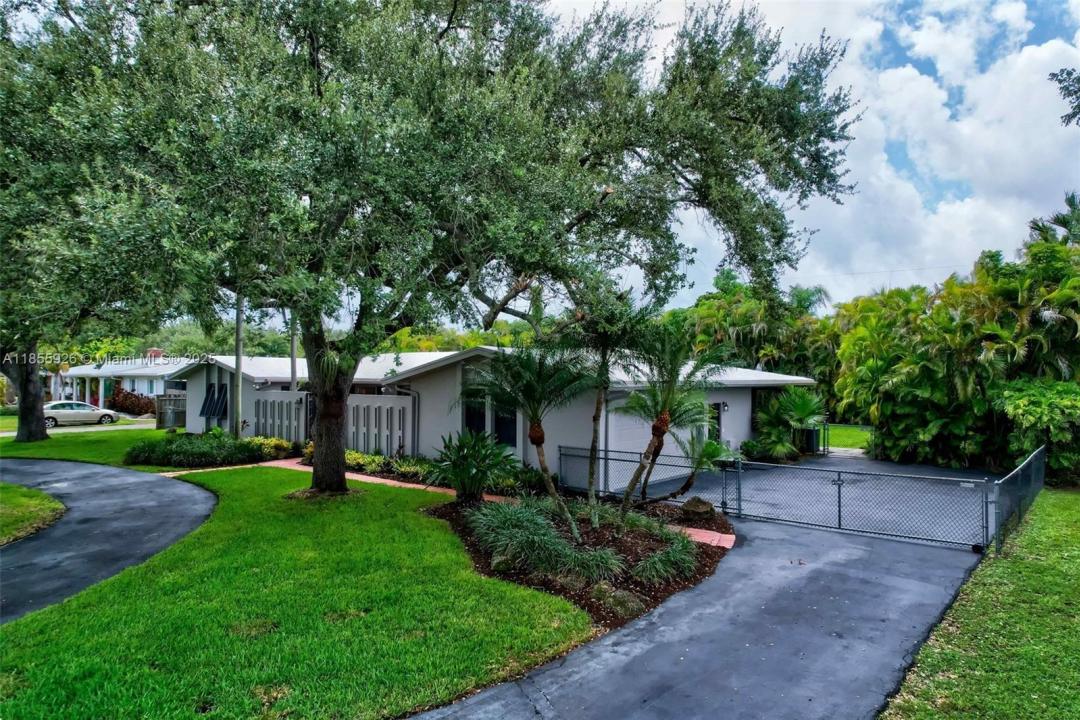 8820 SW 150th St, Palmetto Bay, Florida 33176