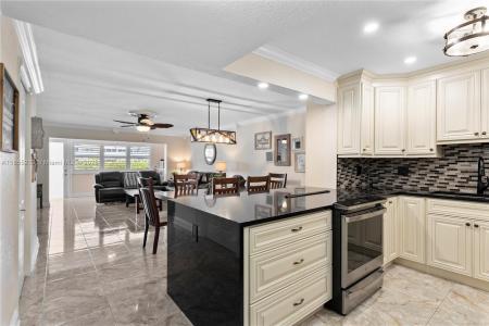 329 SE 3rd St 105T, Hallandale Beach, Florida 33009, USA