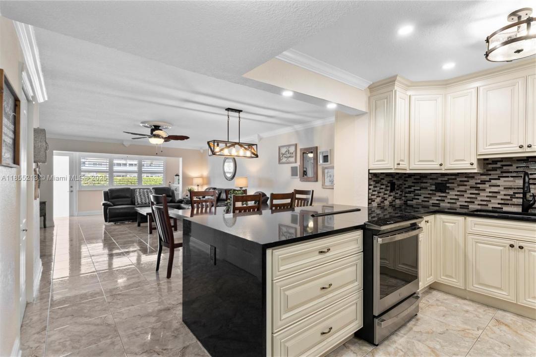 329 SE 3rd St 105T, Hallandale Beach, Florida 33009, Estados Unidos