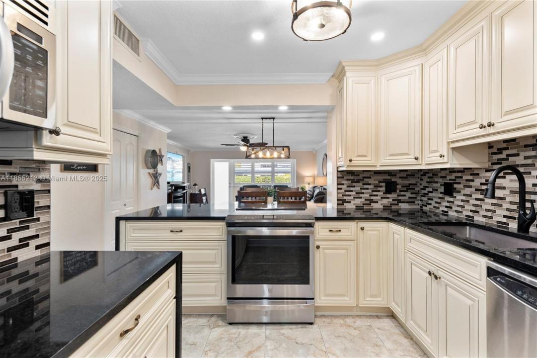 329 SE 3rd St 105T, Hallandale Beach, Florida 33009, Estados Unidos