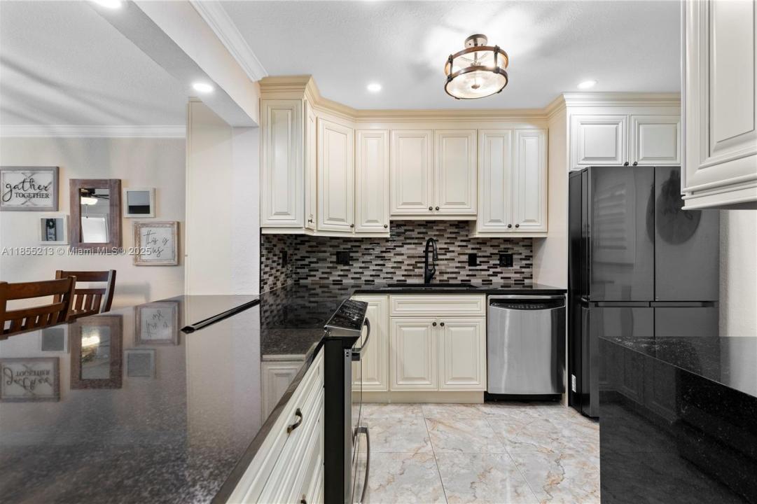 329 SE 3rd St 105T, Hallandale Beach, Florida 33009, Estados Unidos