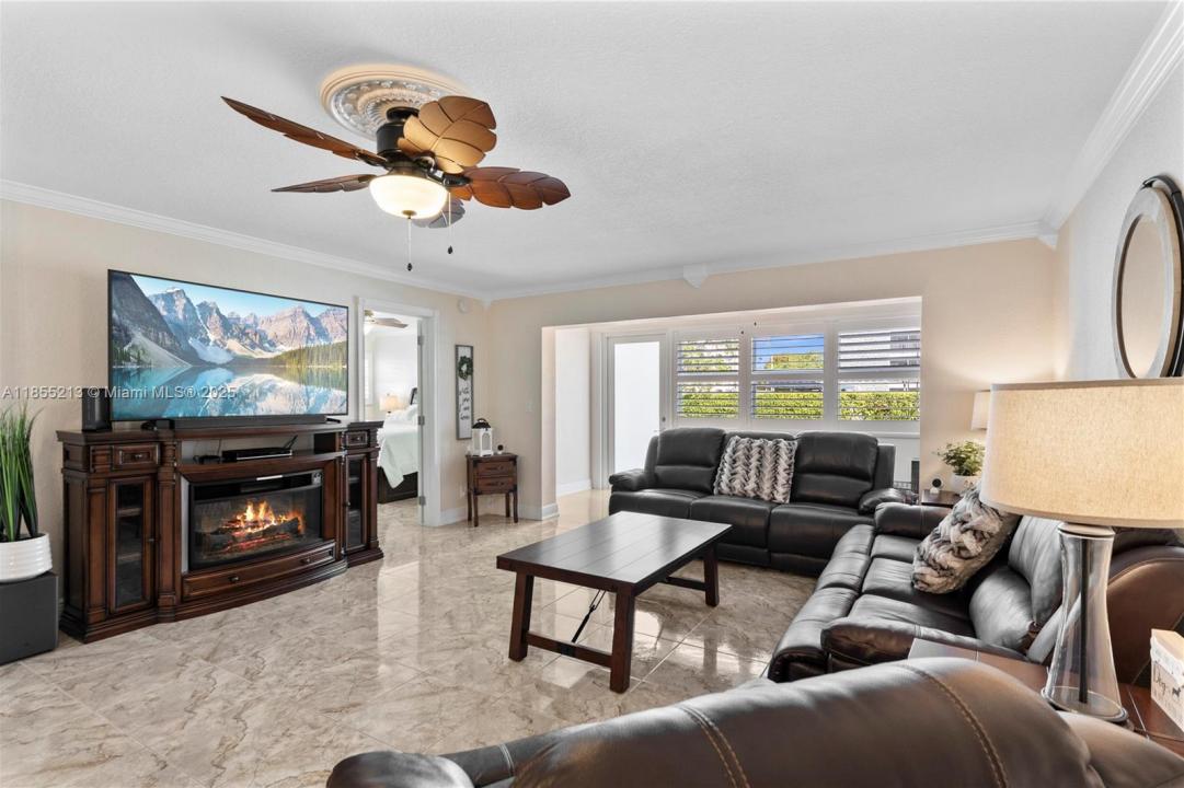 329 SE 3rd St 105T, Hallandale Beach, Florida 33009, Estados Unidos