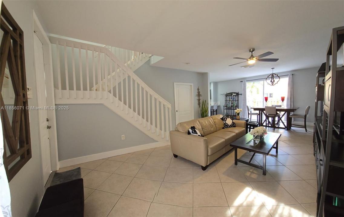 953 NW 135th Ave 953, Pembroke Pines, Flórida 33028, Estados Unidos