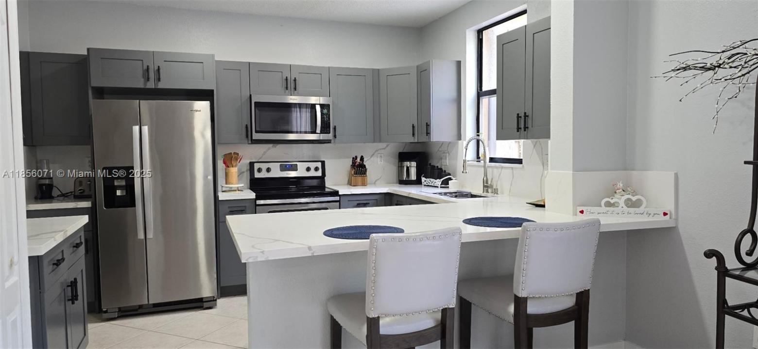 953 NW 135th Ave 953, Pembroke Pines, Flórida 33028, Estados Unidos