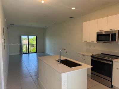 8001 NW 41st St F-310, Doral, Florida 33166, USA