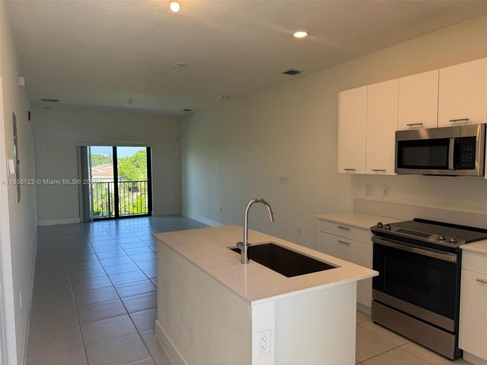 8001 NW 41st St F-310, Doral, 佛羅里達州 33166, 美國