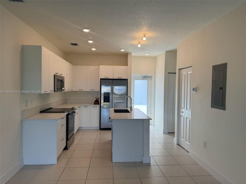 8001 NW 41st St F-310, Doral, 佛羅里達州 33166, 美國