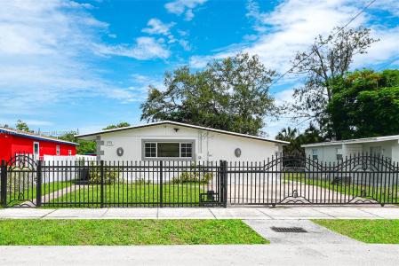 1771 NW 152nd Ter 1, Miami Gardens, Florida 33054, USA