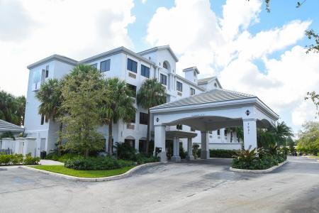 7051 N Seacrest Boulevard, Lantana, Florida 33462