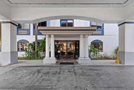 7051 N Seacrest Boulevard, Lantana, Florida 33462