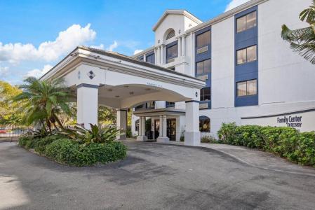 7051 Seacrest Boulevard, Lake Worth, Florida 33462