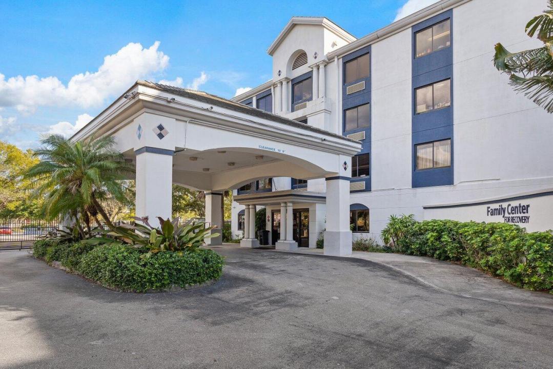 7051 Seacrest Boulevard, Lake Worth, Florida 33462