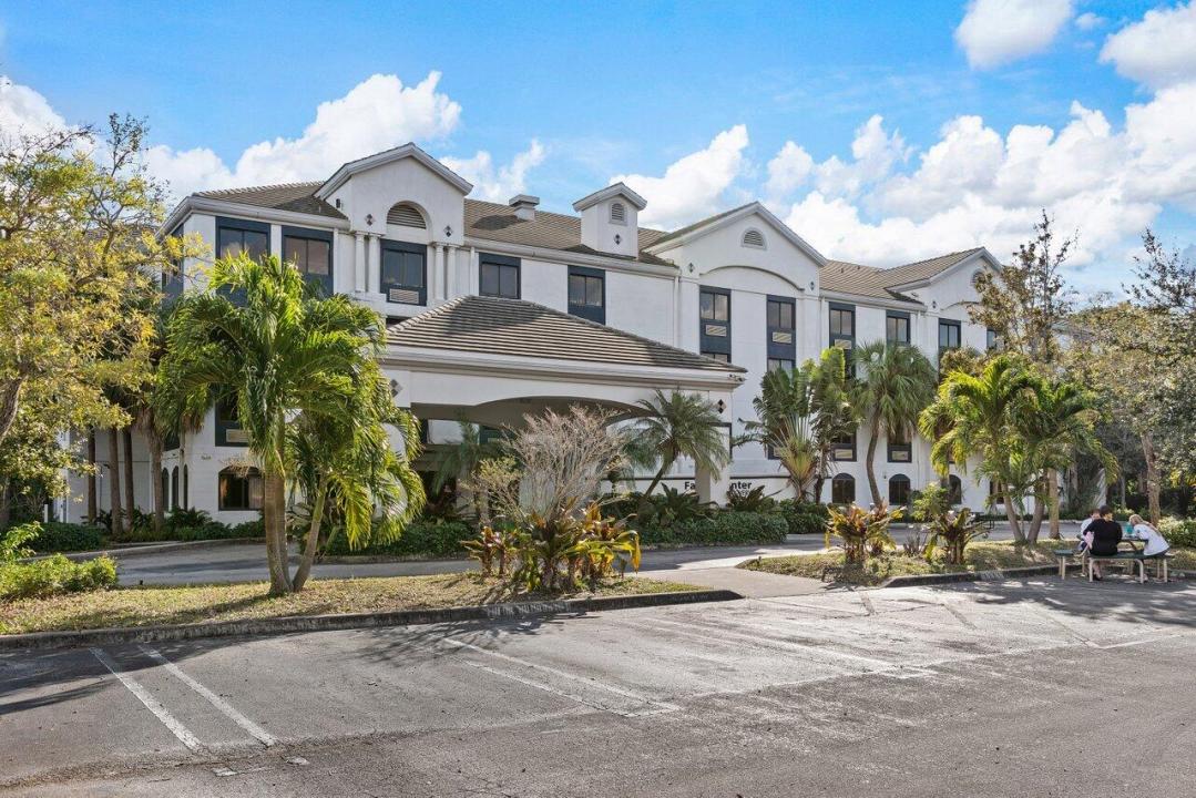7051 Seacrest Boulevard, Lake Worth, Florida 33462