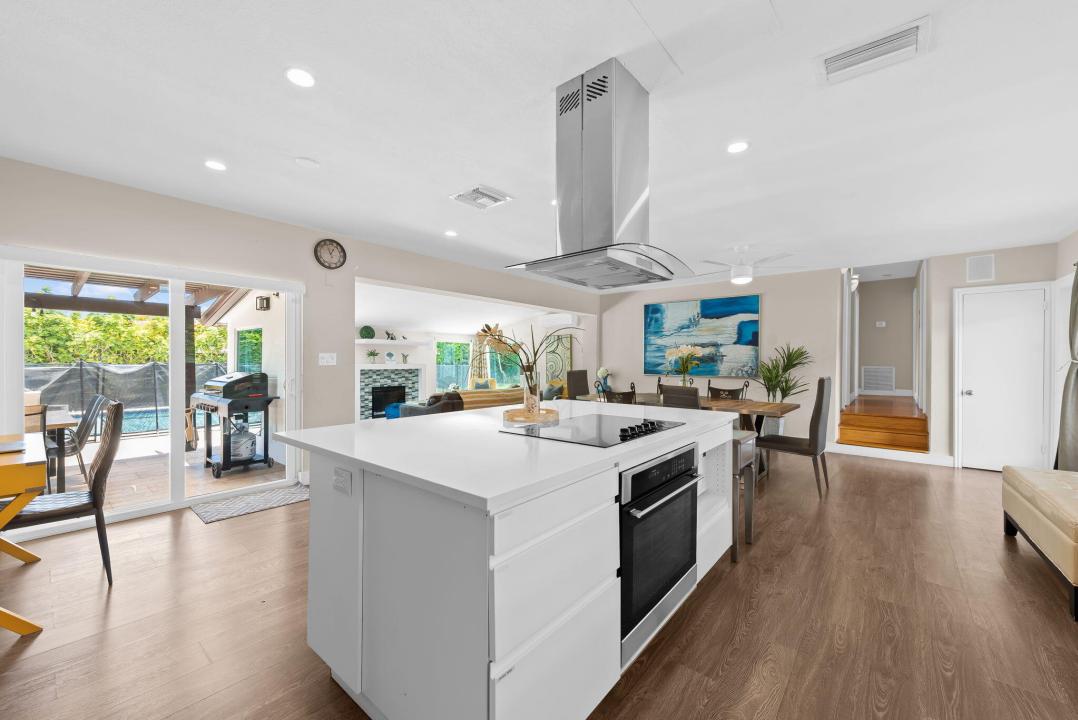 942 SE 13th Avenue, The Cove, Deerfield Beach, Florida 33441