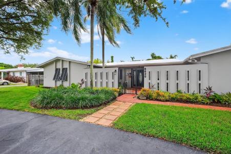 8820 SW 150th St, Palmetto Bay, Florida 33176, USA