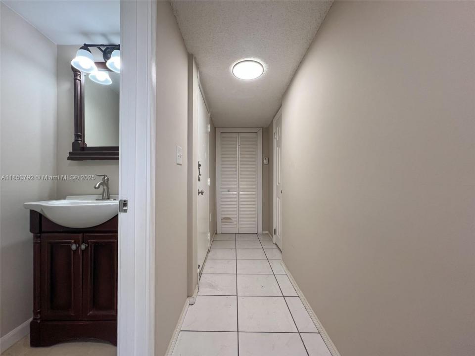 7401 NW 16th St 408, Plantation, Florida 33313, Estados Unidos