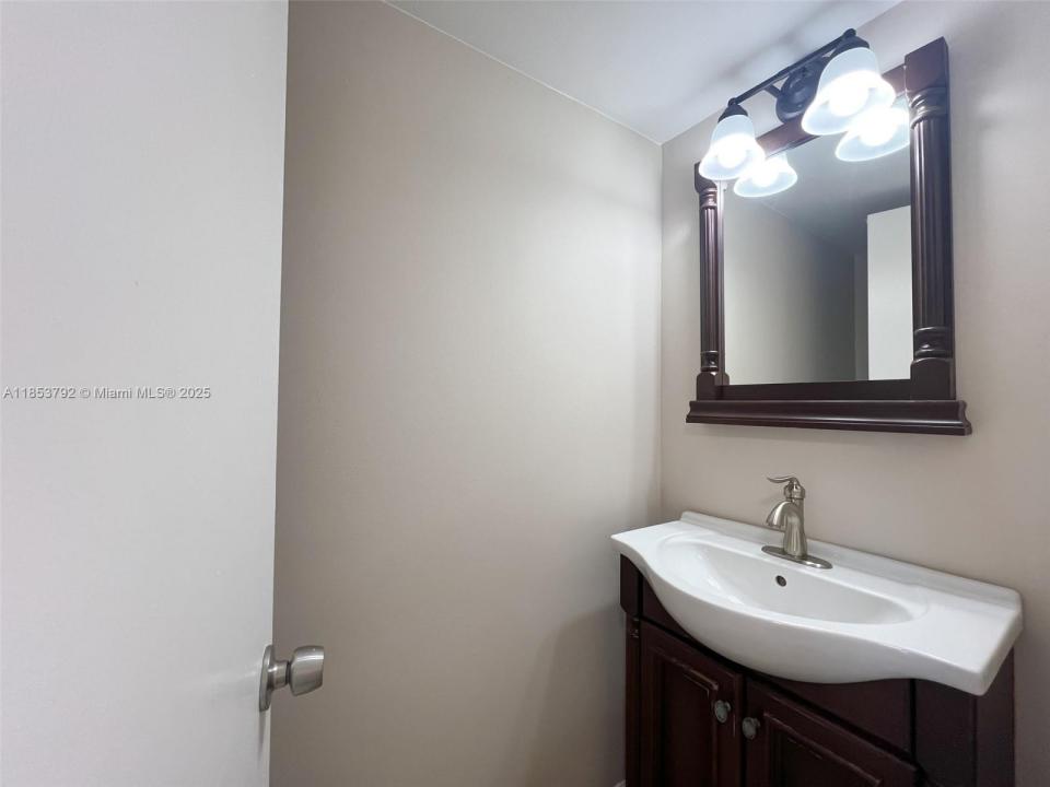 7401 NW 16th St 408, Plantation, Florida 33313, Estados Unidos