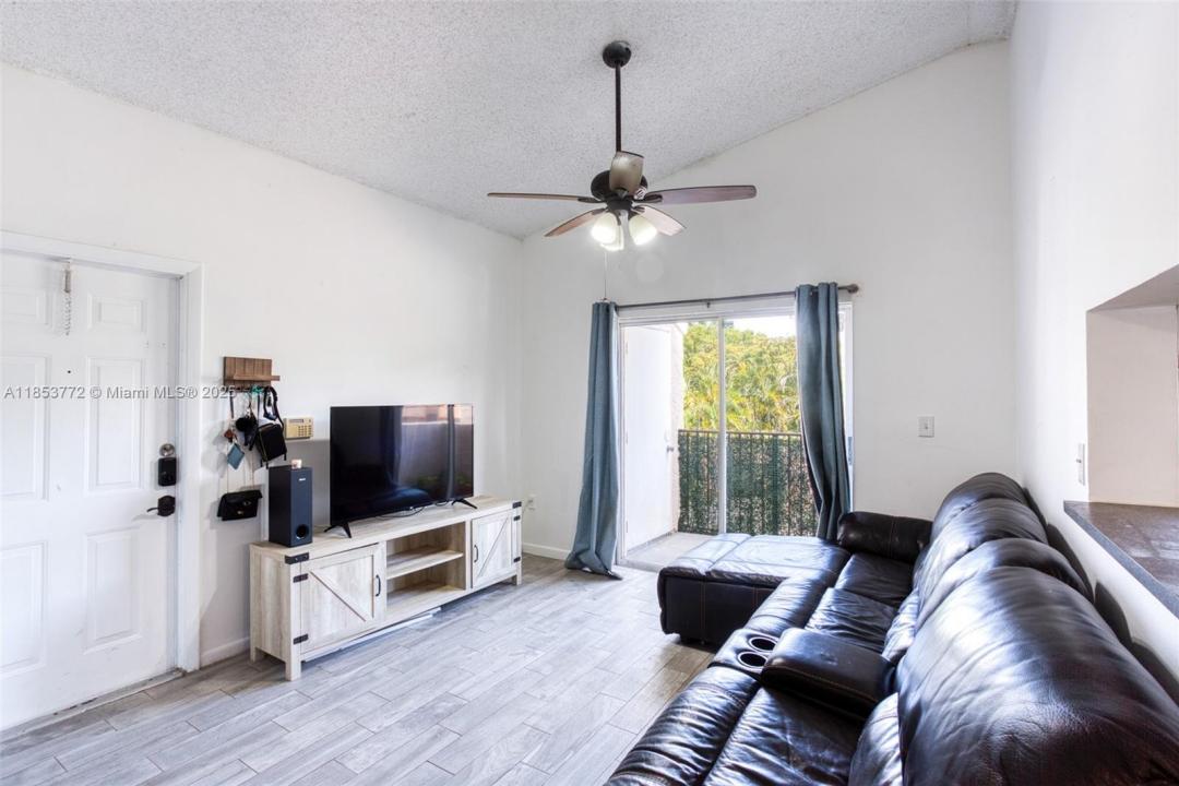2301 NW 96th Ter 16C, Pembroke Pines, Florida 33024, Estados Unidos