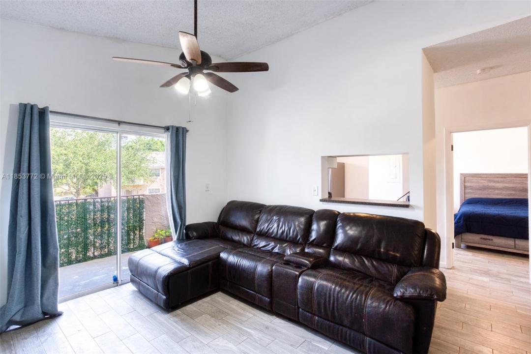 2301 NW 96th Ter 16C, Pembroke Pines, Florida 33024, Estados Unidos