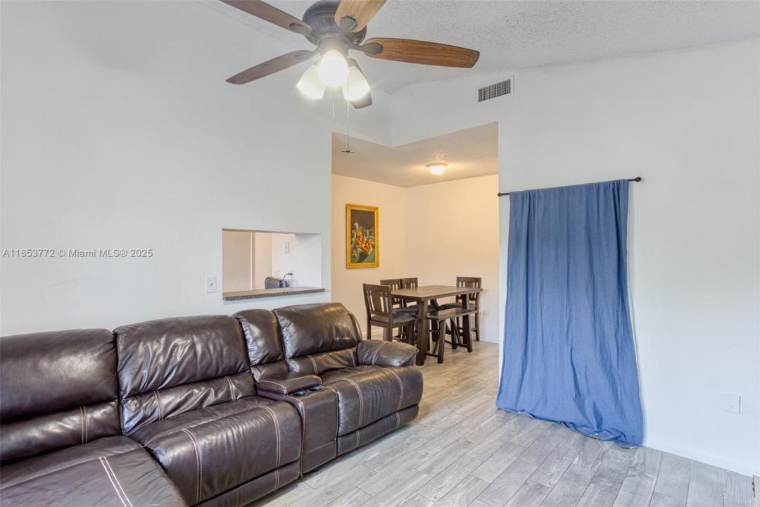 2301 NW 96th Ter 16C, Pembroke Pines, Florida 33024, Estados Unidos