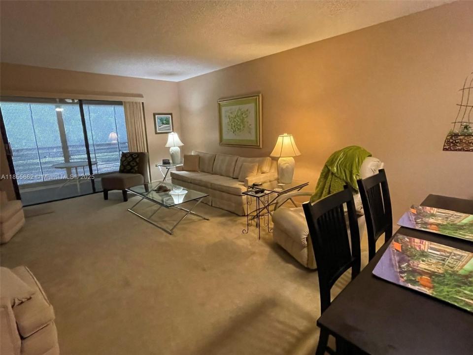 4975 E Sabal Palm Blvd 208, Tamarac, Floryda 33319, USA