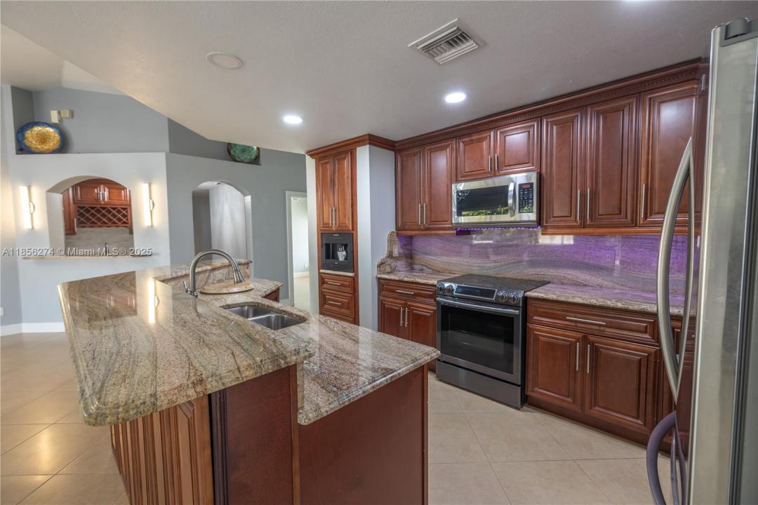 1208 NW 21st PL 52, Cape Coral, Florida 33993, USA