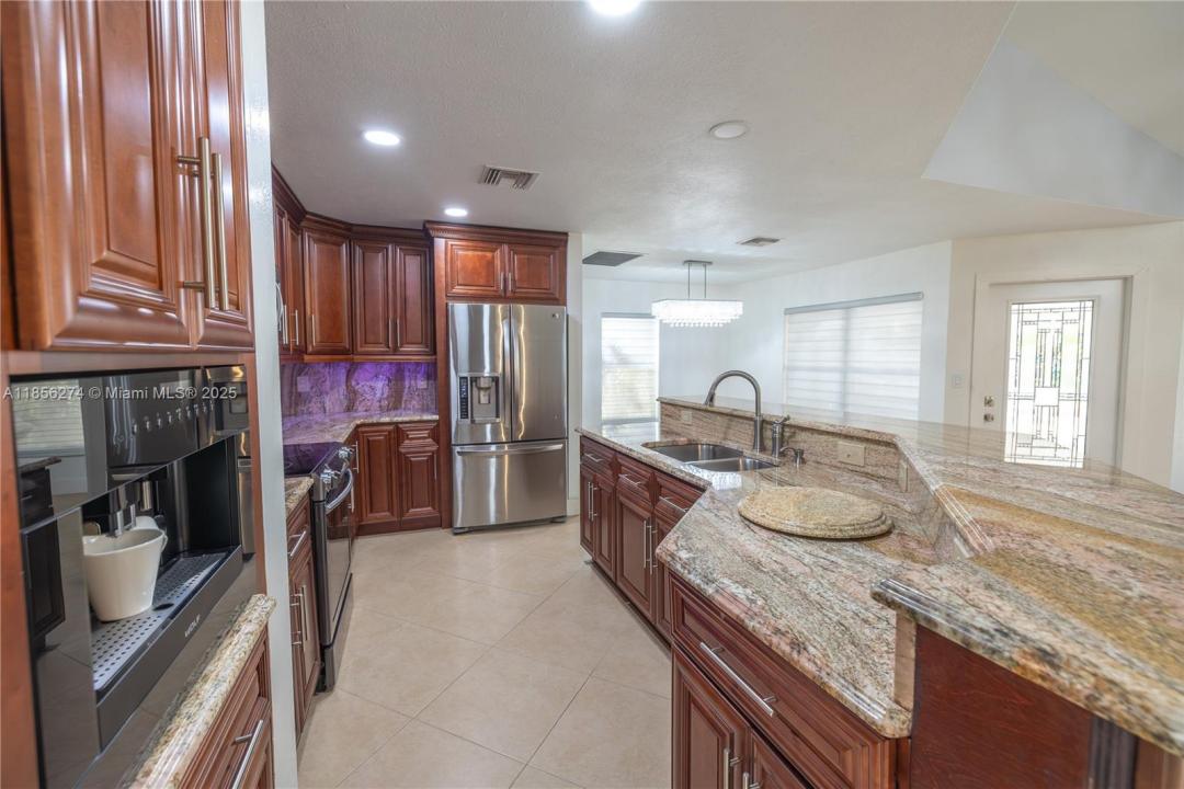 1208 NW 21st PL 52, Cape Coral, Florida 33993, USA