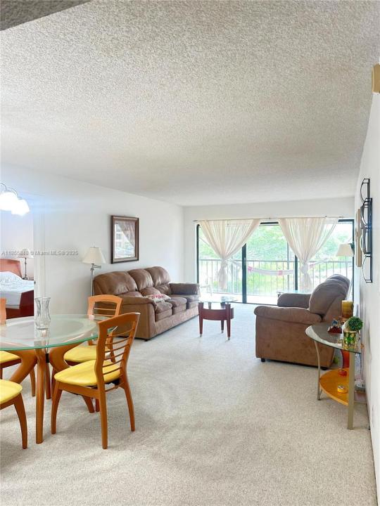 240 Lakeview Dr 212, Weston, Flórida 33326, Estados Unidos