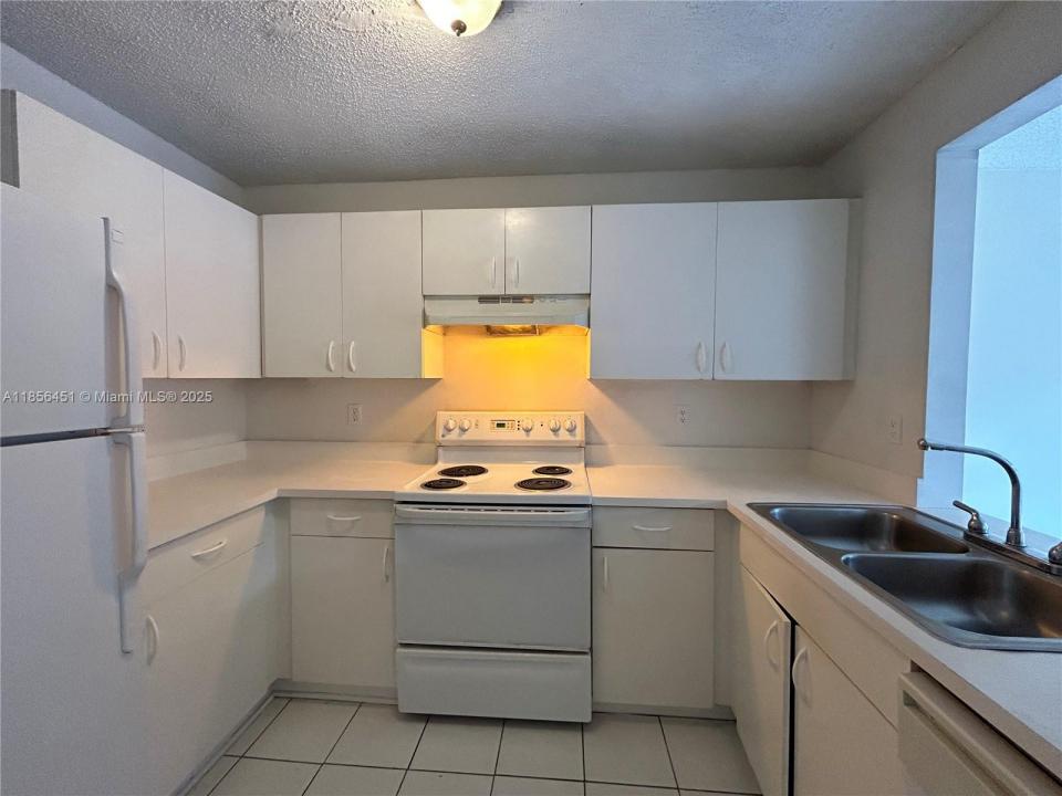 910 E Cypress Way E, Palm Springs, Florida 33406