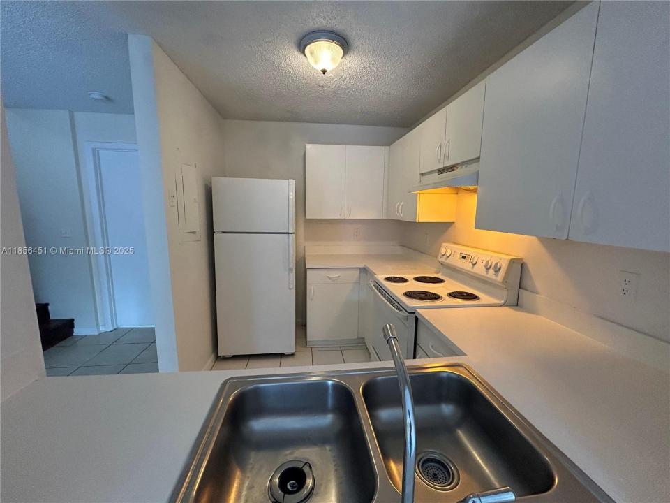 910 E Cypress Way E, Palm Springs, Florida 33406