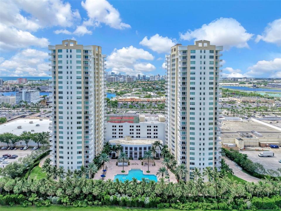1745 E Hallandale Beach Blvd 303W, Hallandale Beach, Флорида 33009, Соединенные Штаты