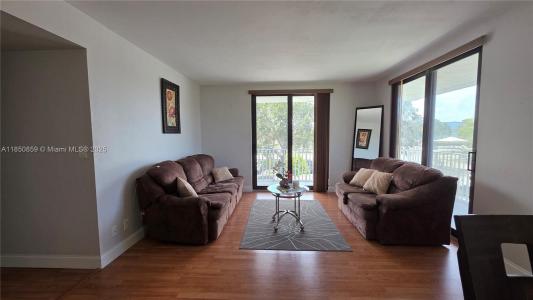 901 Hillcrest Dr 215, Hollywood, Florida 33021, USA