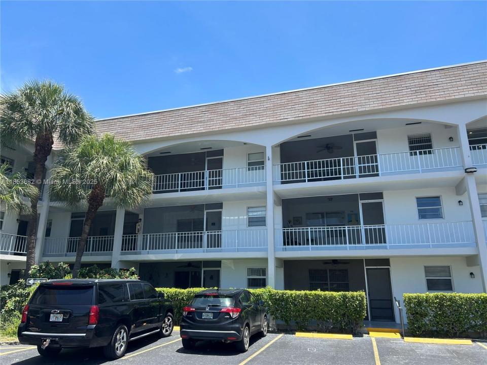 501 Blue Heron Dr 108-A, Hallandale Beach, Floryda 33009, USA