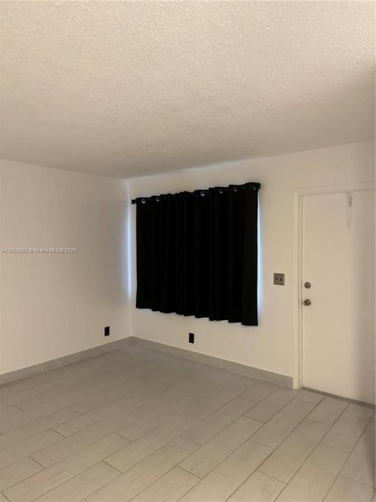 501 Blue Heron Dr 108-A, Hallandale Beach, Floryda 33009, USA