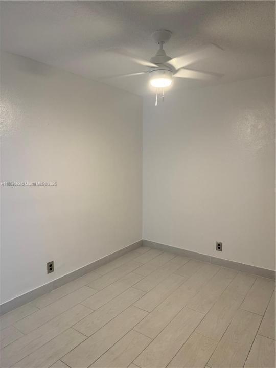 501 Blue Heron Dr 108-A, Hallandale Beach, Floryda 33009, USA