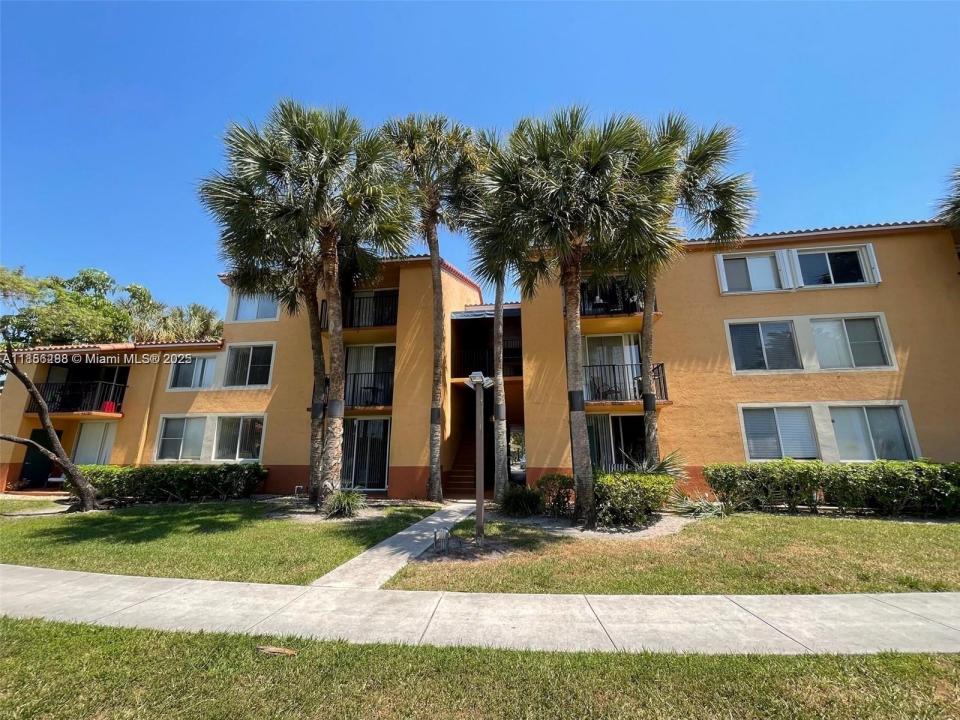 10717 Cleary Blvd 207, Plantation, Florida 33324, USA
