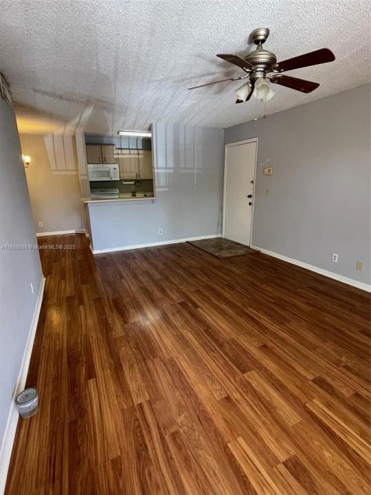 10717 Cleary Blvd 207, Plantation, Florida 33324, USA