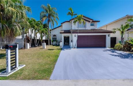 21023 SW 85th Pass, Cutler Bay, Florida 33189, USA